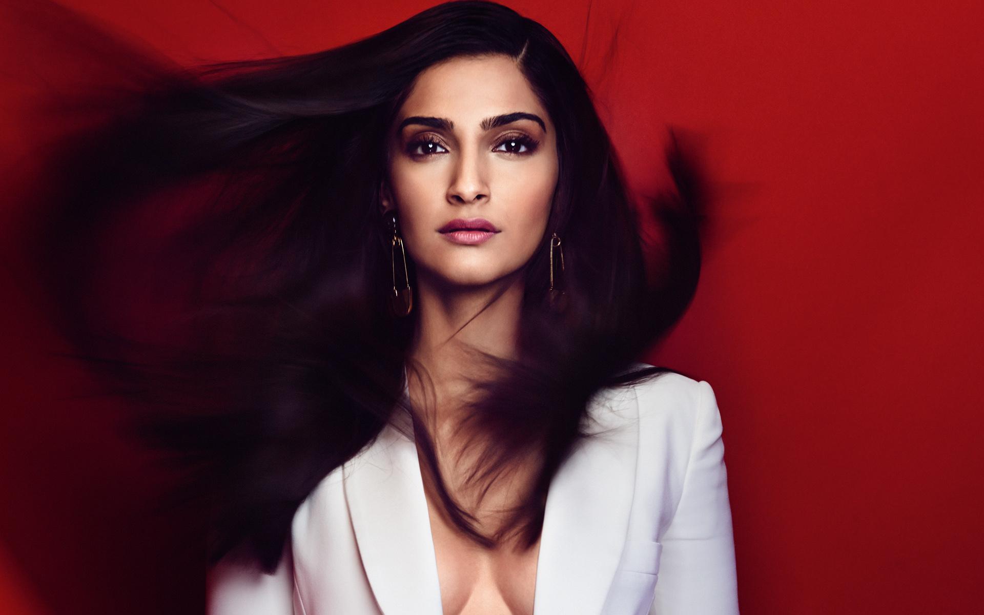 Sonam Kapoor Bollywood Actress Wallpaper And Background