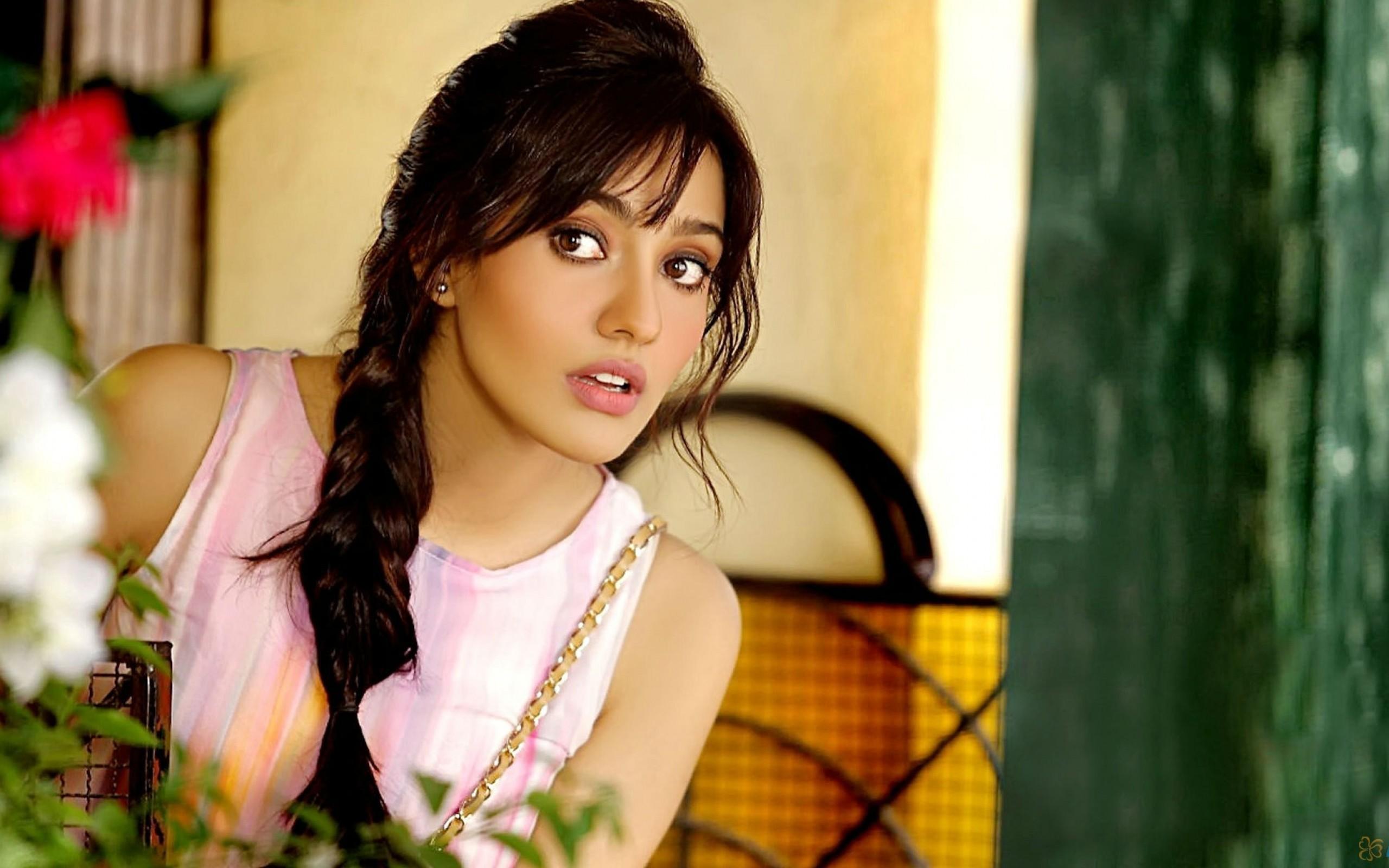 Neha Sharma Latest Hot And Cute Picture Collections