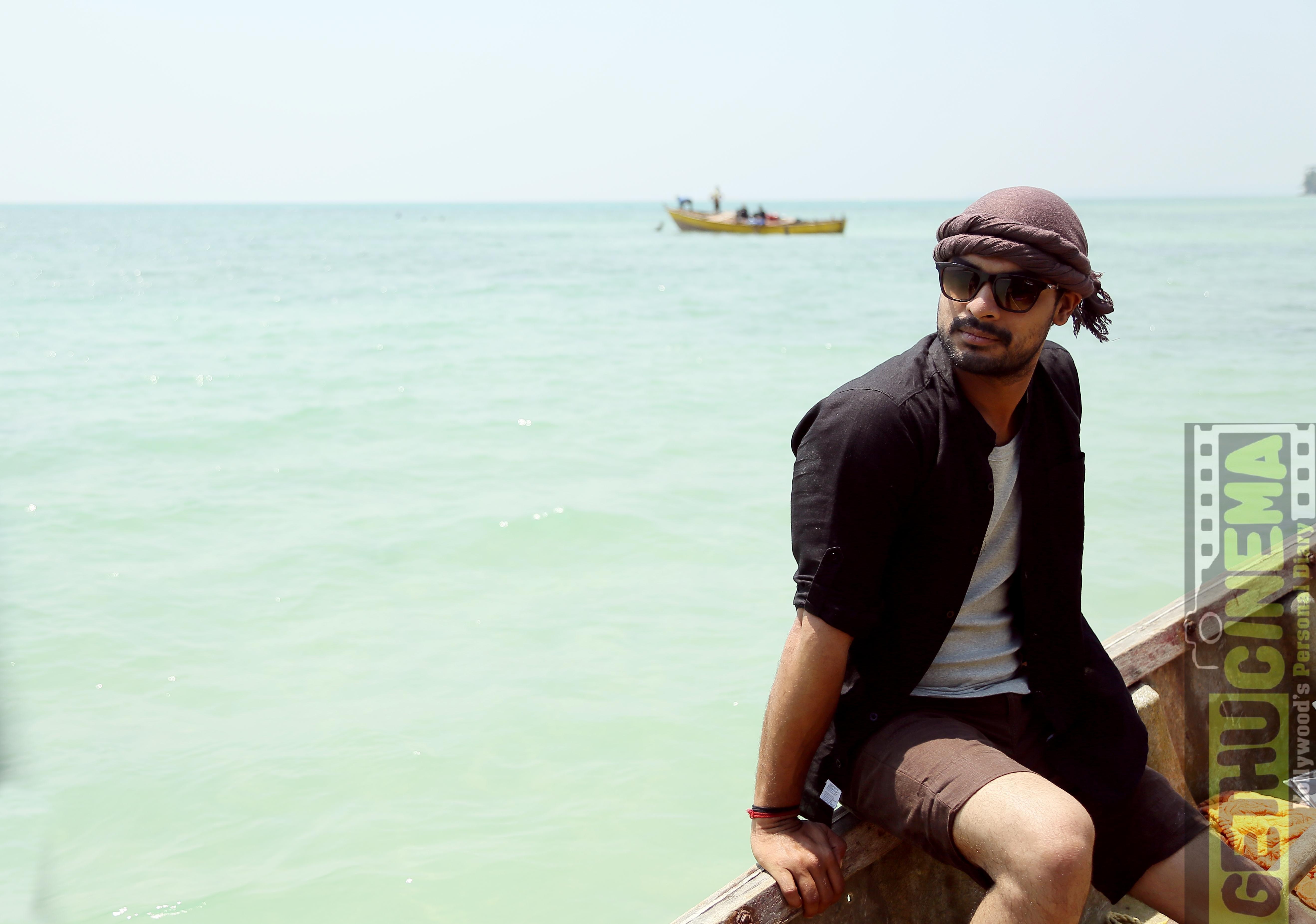 Tovino Thomas Gallery. HD Photo