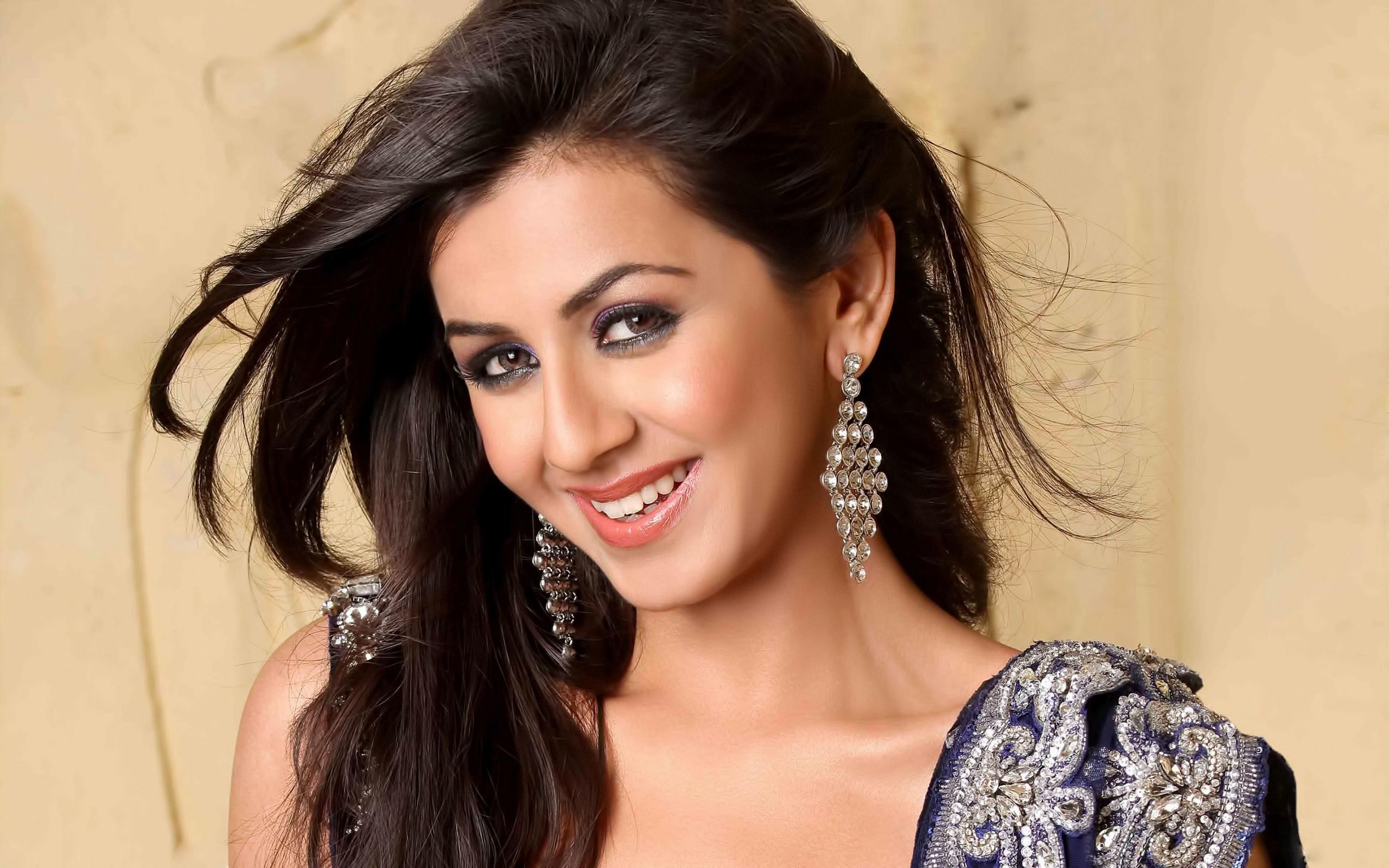 Nikki Galrani Indian Actress Wallpaper in jpg format