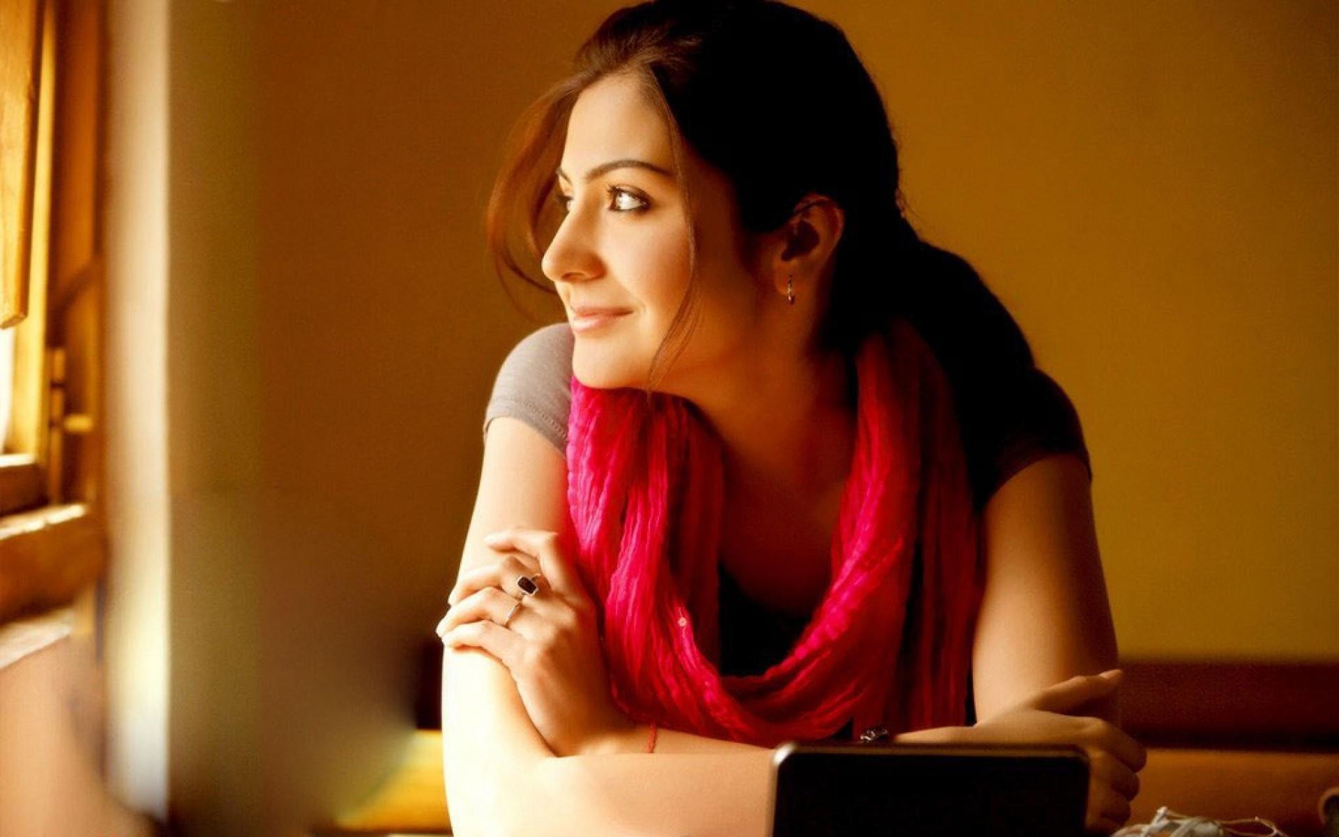 HD Wallpaper of Anushka Sharma Beautiful Bollywood Actress