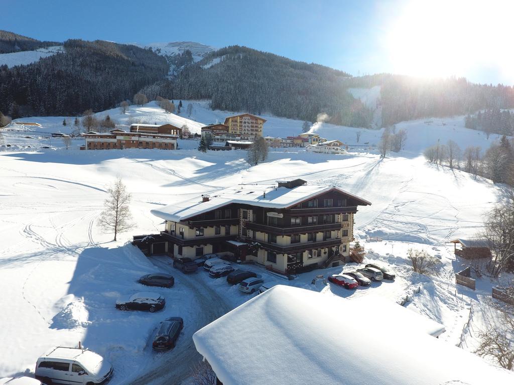 Hotel Ski Ski Out Unterellmau, Saalbach Hinterglemm, Austria