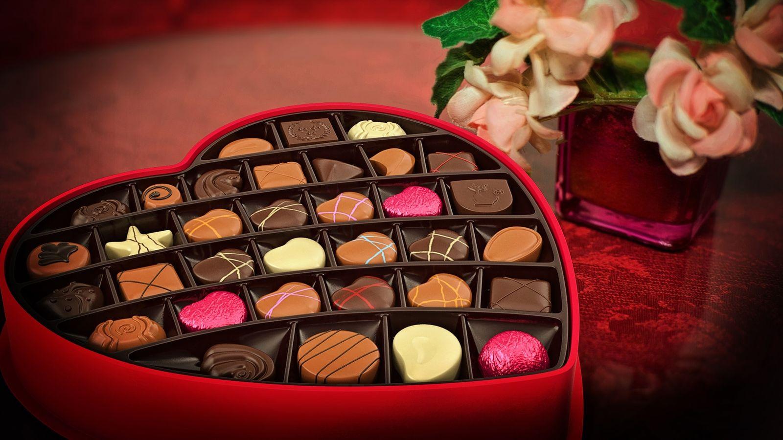 Valentines Day Chocolate Heart Candy Wallpaper