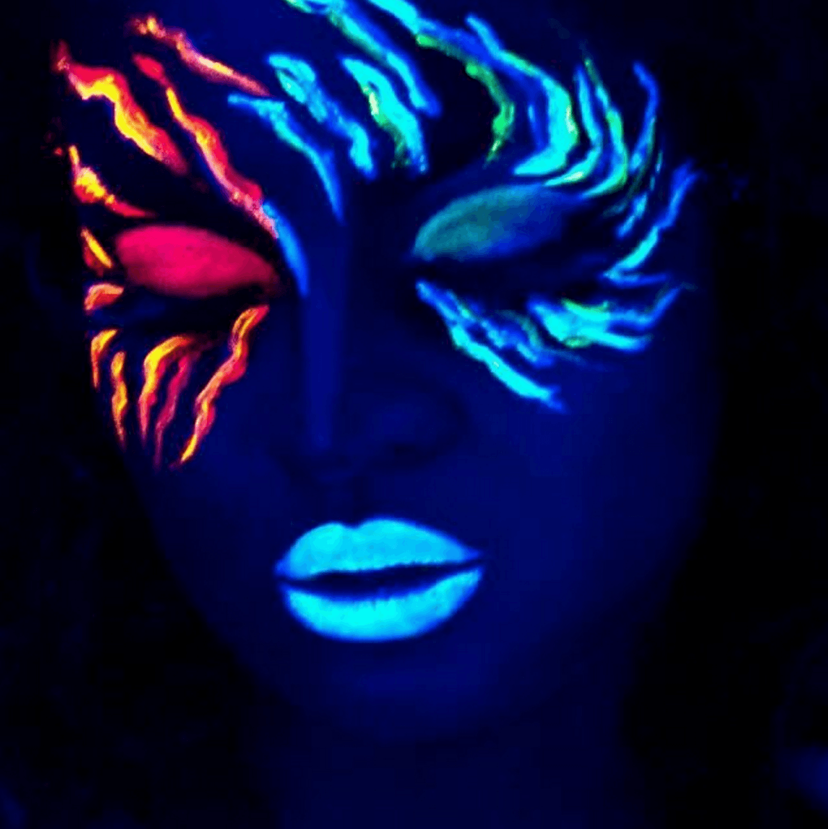 Glow In The Dark Makeup Looks That Will Totally Mesmerize