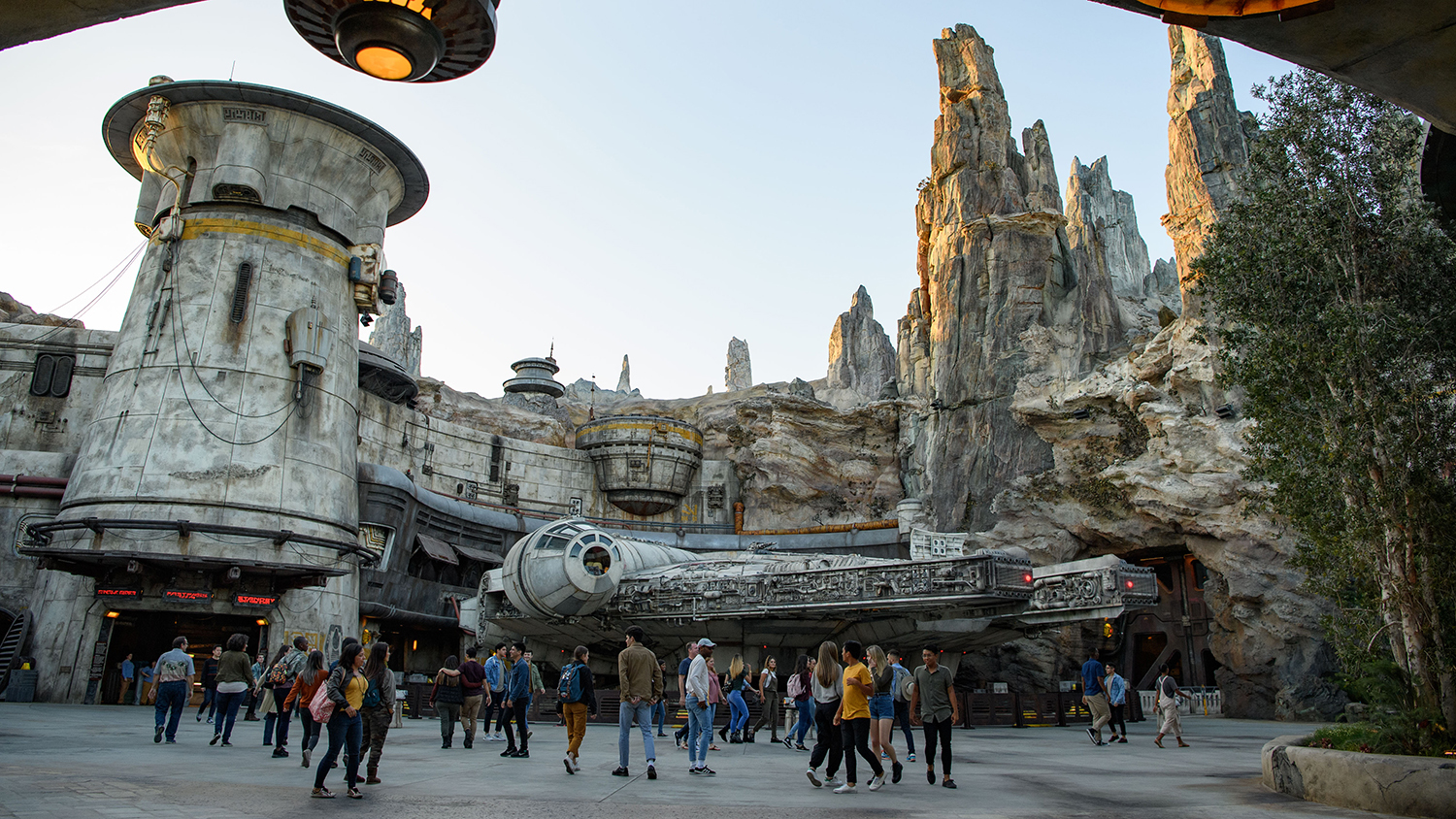 Star Wars Galaxy's Edge: A Guide To Disney's New Theme Park