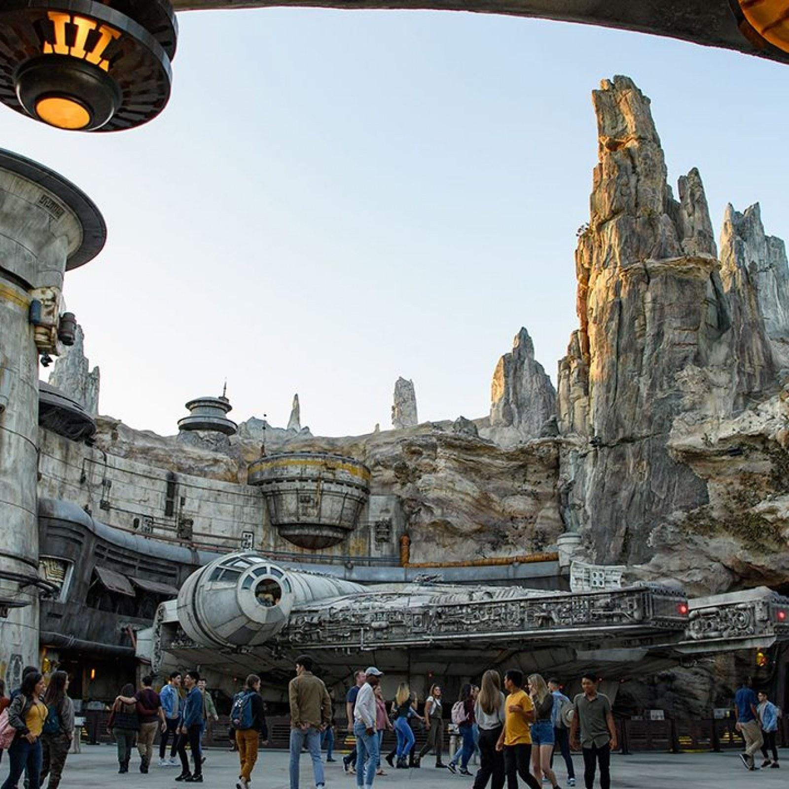 Star Wars' Galaxy's Edge Opening at Disneyland, Here's How