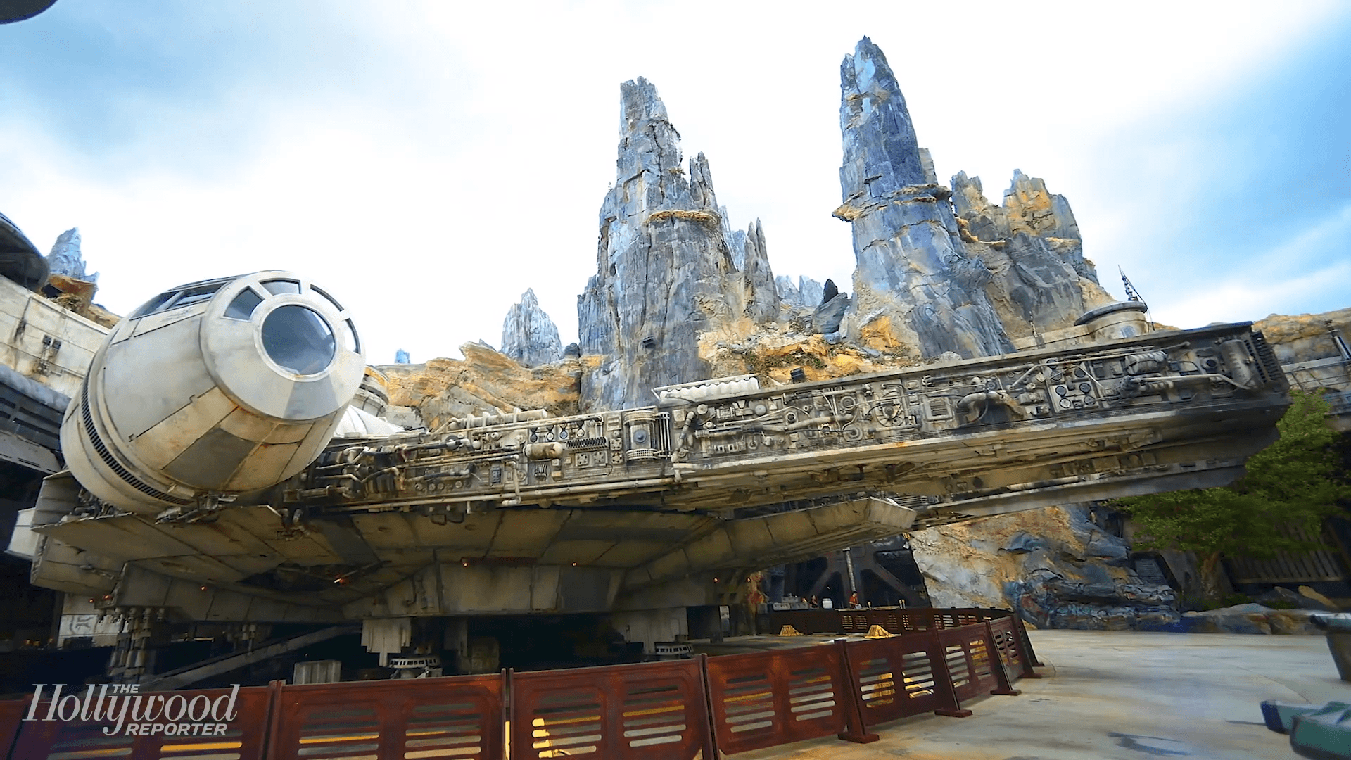 Star Wars: Galaxy's Edge at Disney World Quickly Reaches