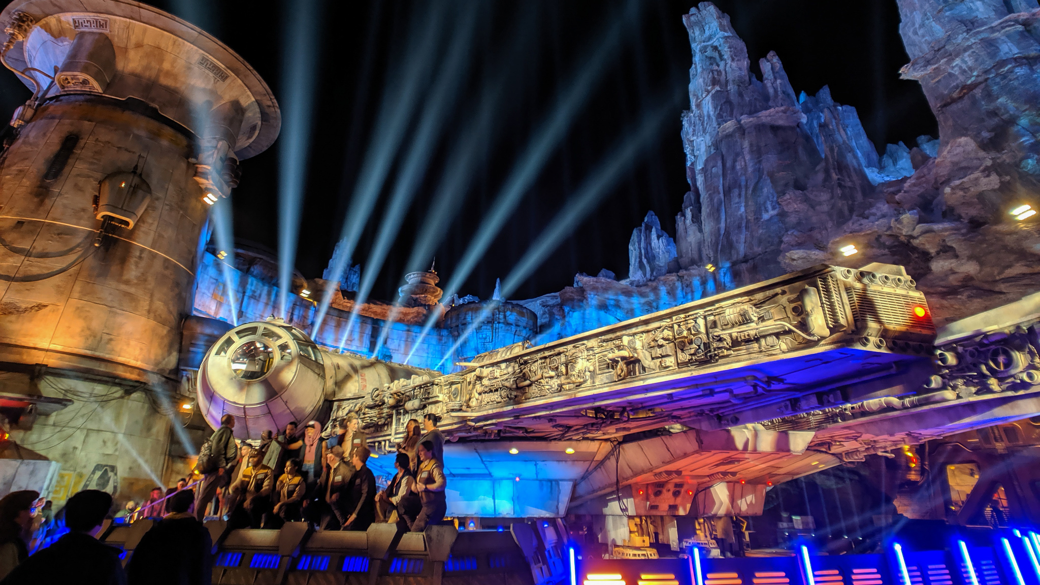 Star Wars Galaxy's Edge: Guide to the Disney Park and Ticket
