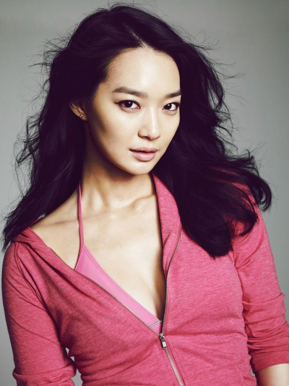 Lovely Shin Minah Poses for Casual Fashion Brand Giordano