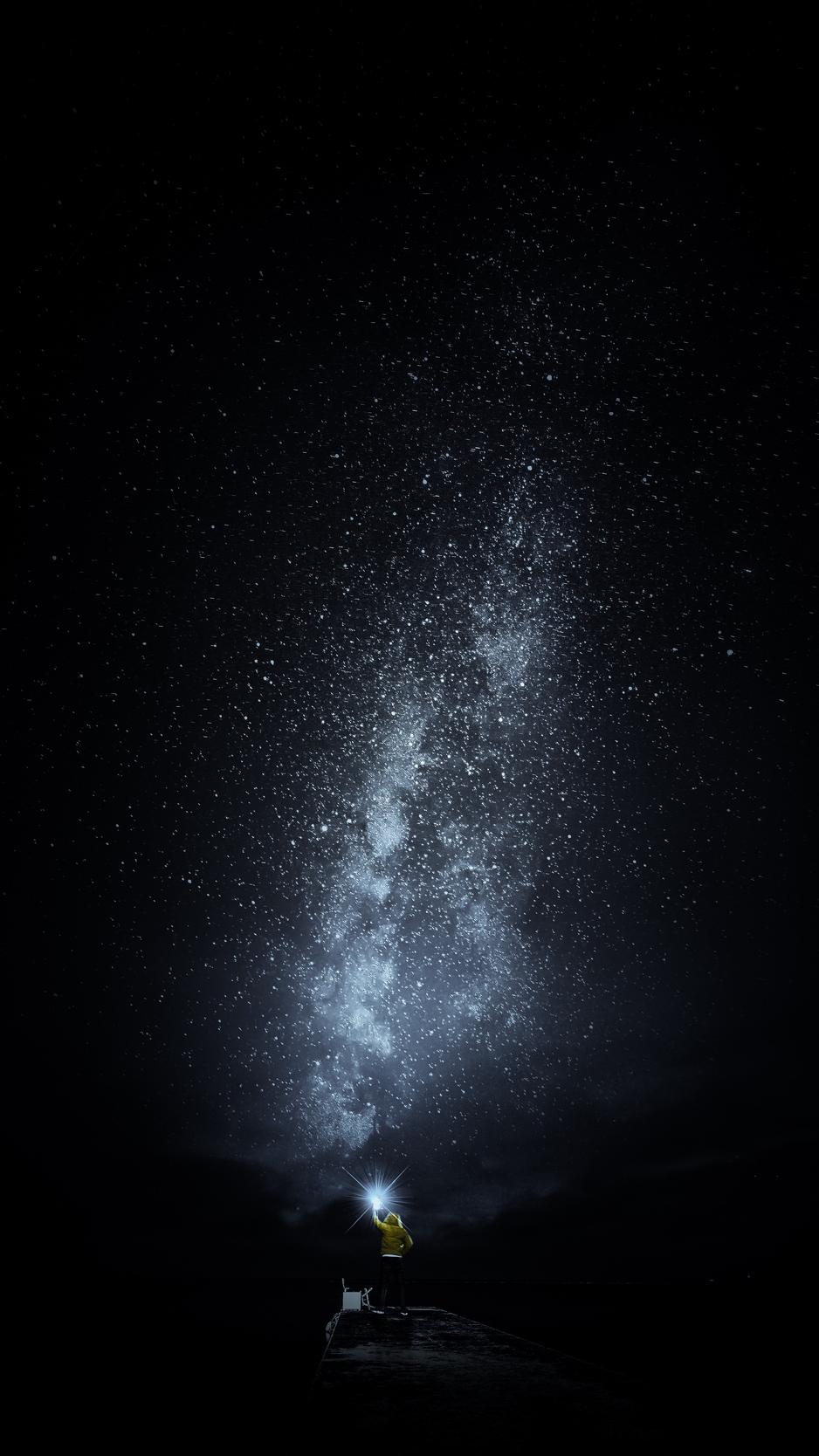 Download wallpaper 938x1668 starry sky, man, loneliness