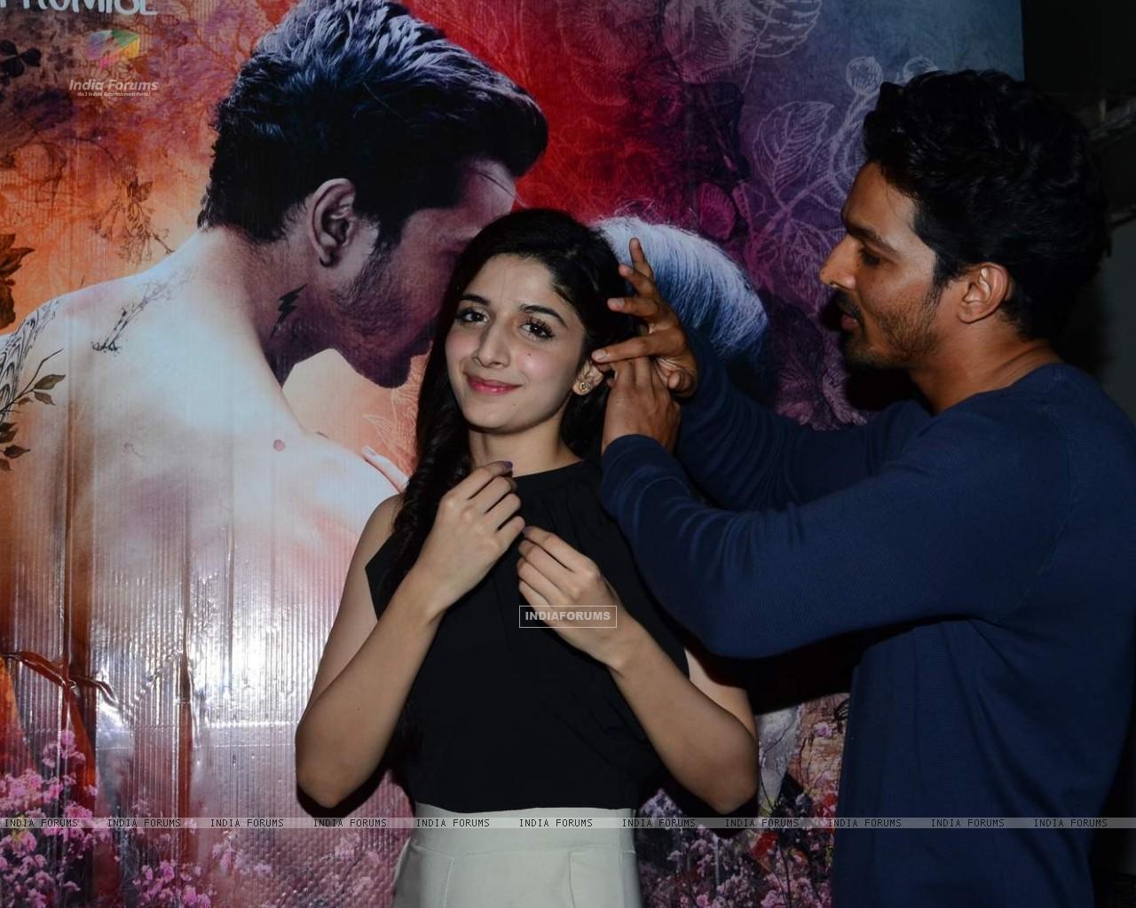 Kasam Wallpaper Rane And Mawra Hocane