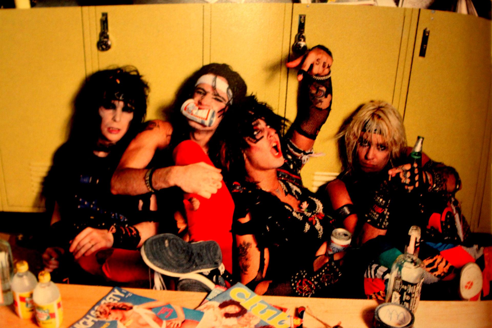 Mötley Crüe Background