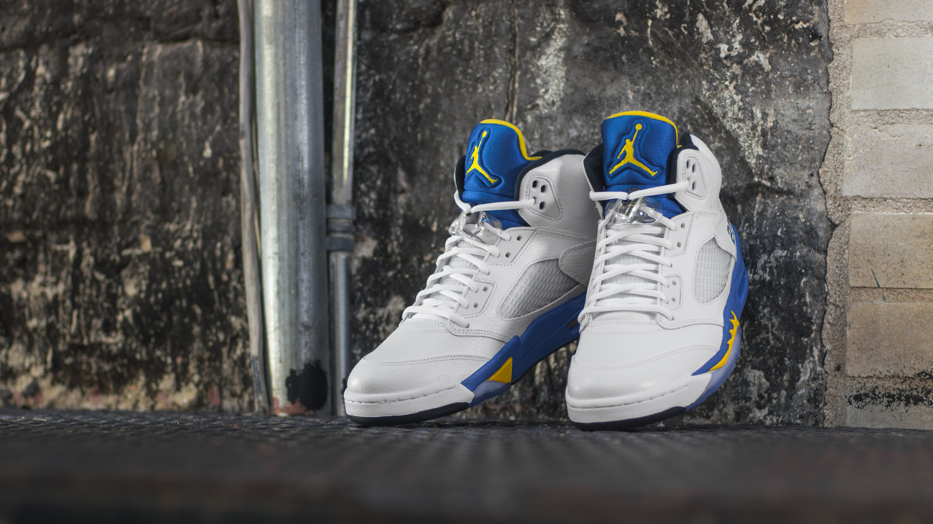 Jordan Retro 5 Laney wallpaper