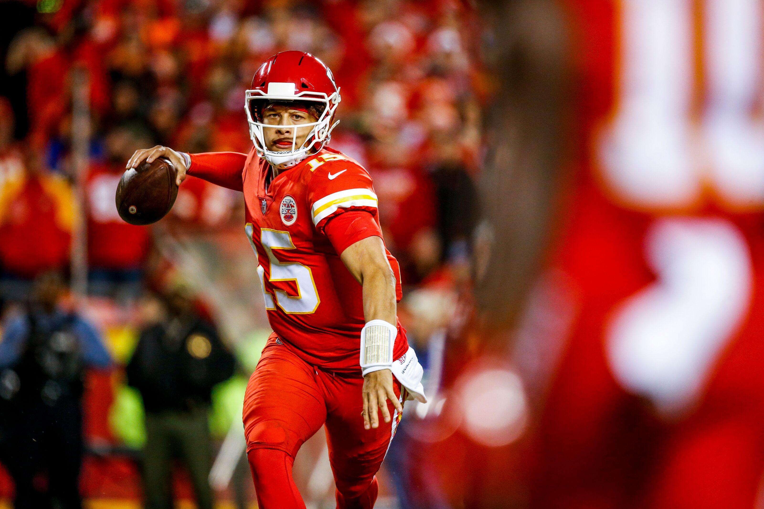 Patrick Mahomes keeps up MVP numbers in win over Raiders