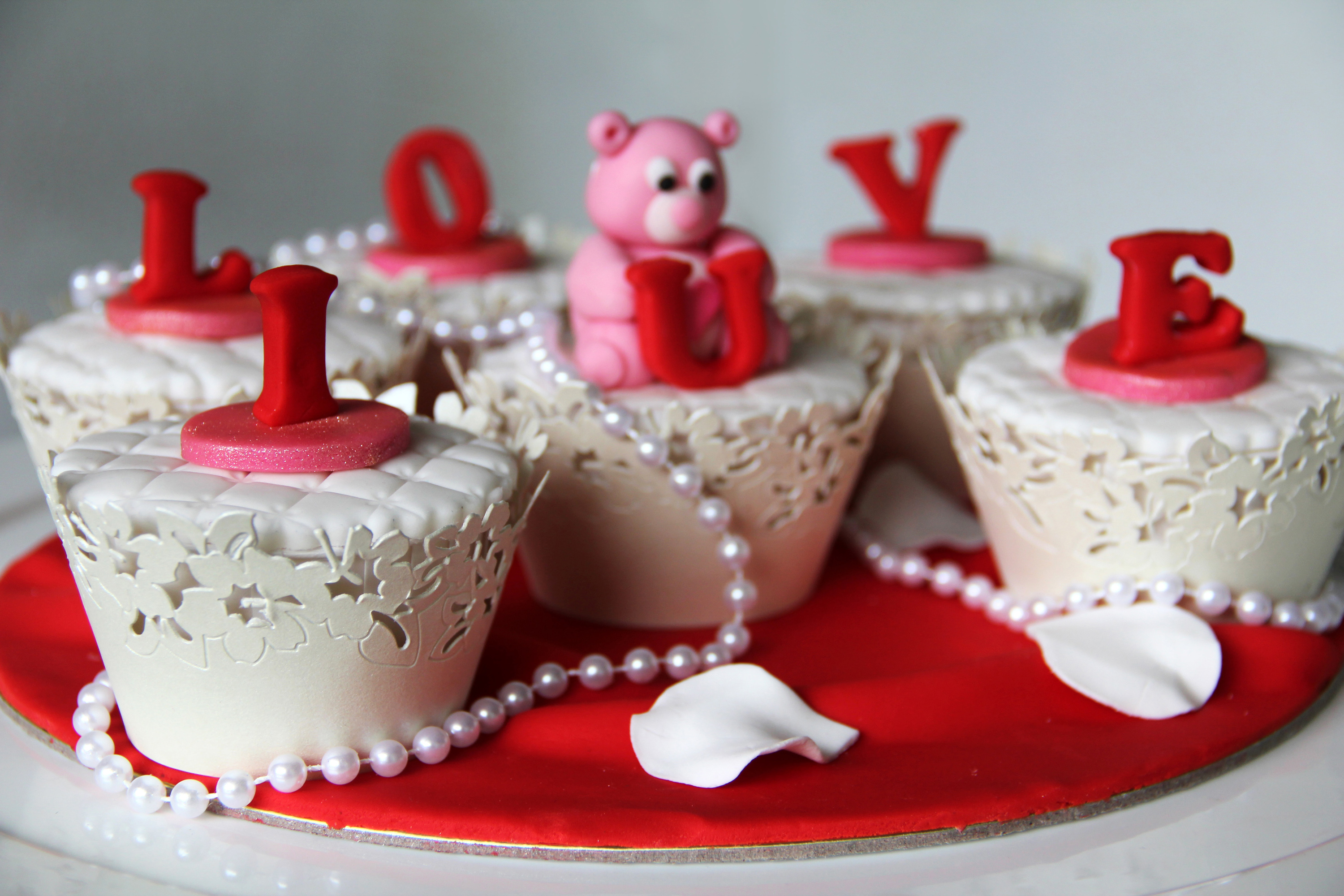 Great Valentine's Day Cake And Cupcake Designs