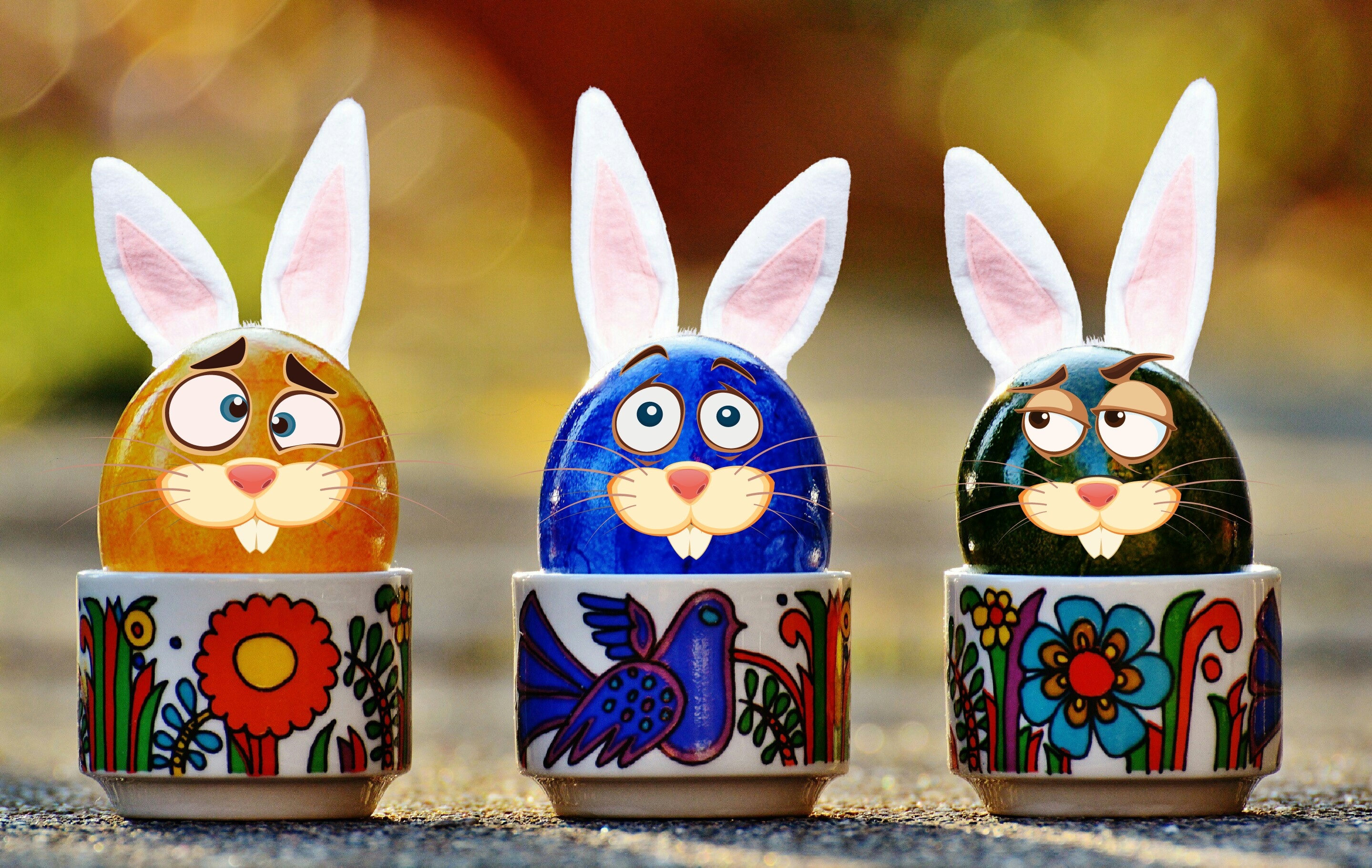 Easter bunny eggs with ears and faces HD Wallpaper