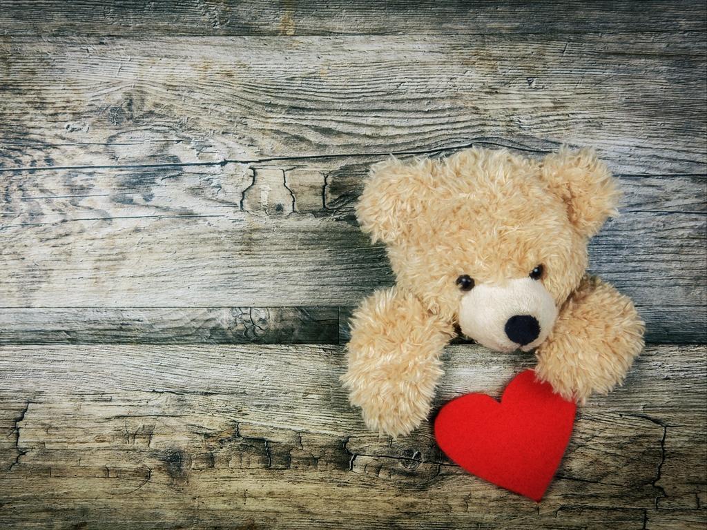Download wallpaper 1024x768 teddy bear, heart, valentines