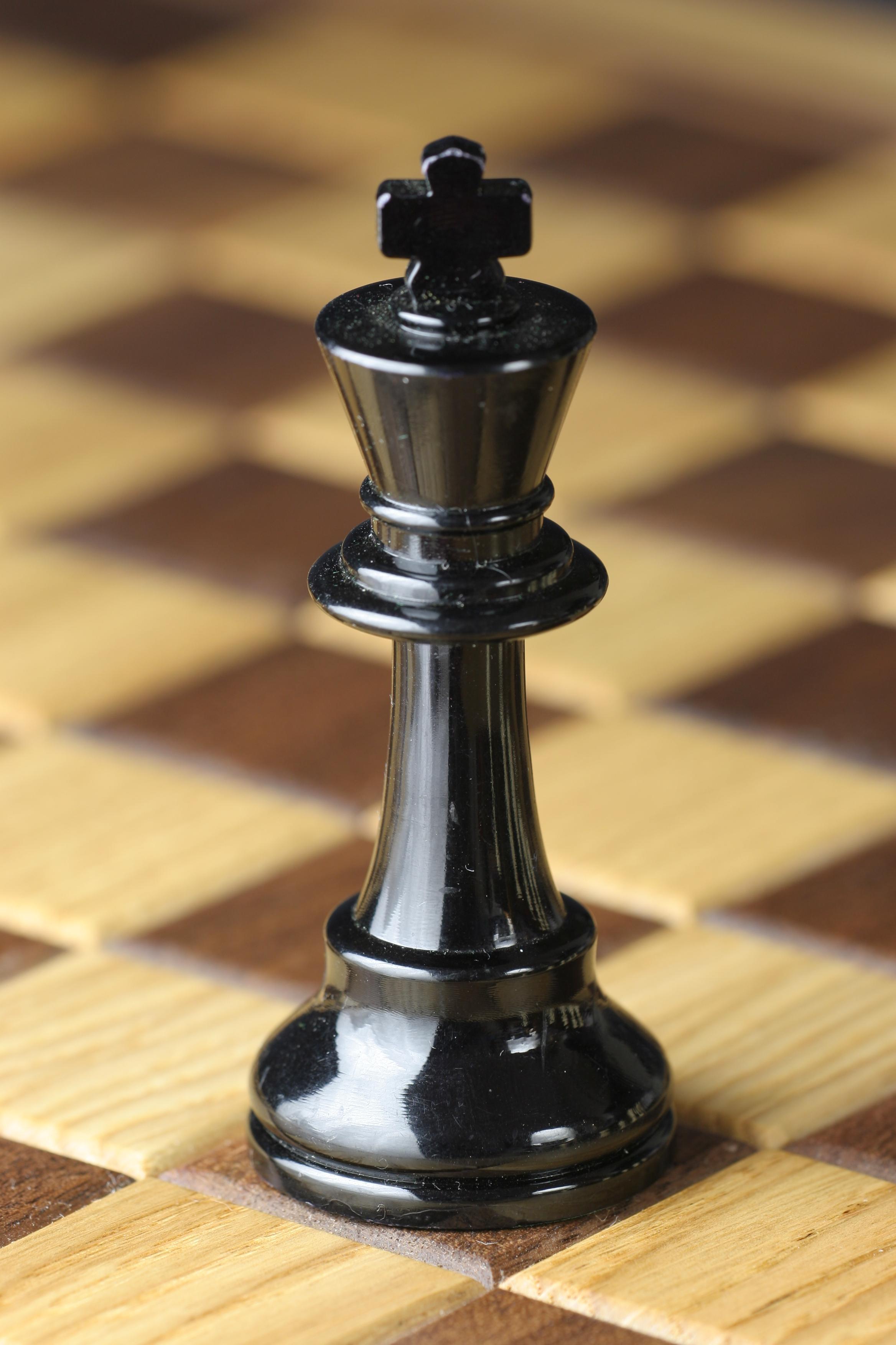 Download wallpaper 800x1420 chess, pieces, king, queen, game