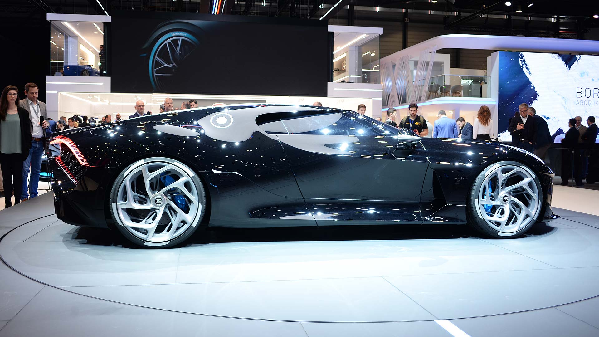 Bugatti la noire цена. Bugatti Veyron 2022. Бугатти Ноир 2020. Бугатти вуатюр. Бугатти Ноир 2022.