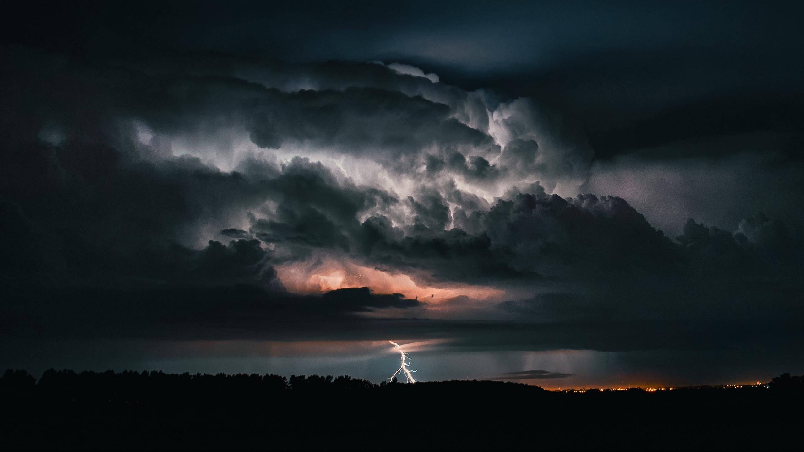 Download wallpaper 2560x1440 lightning, thunderstorm, cloudy