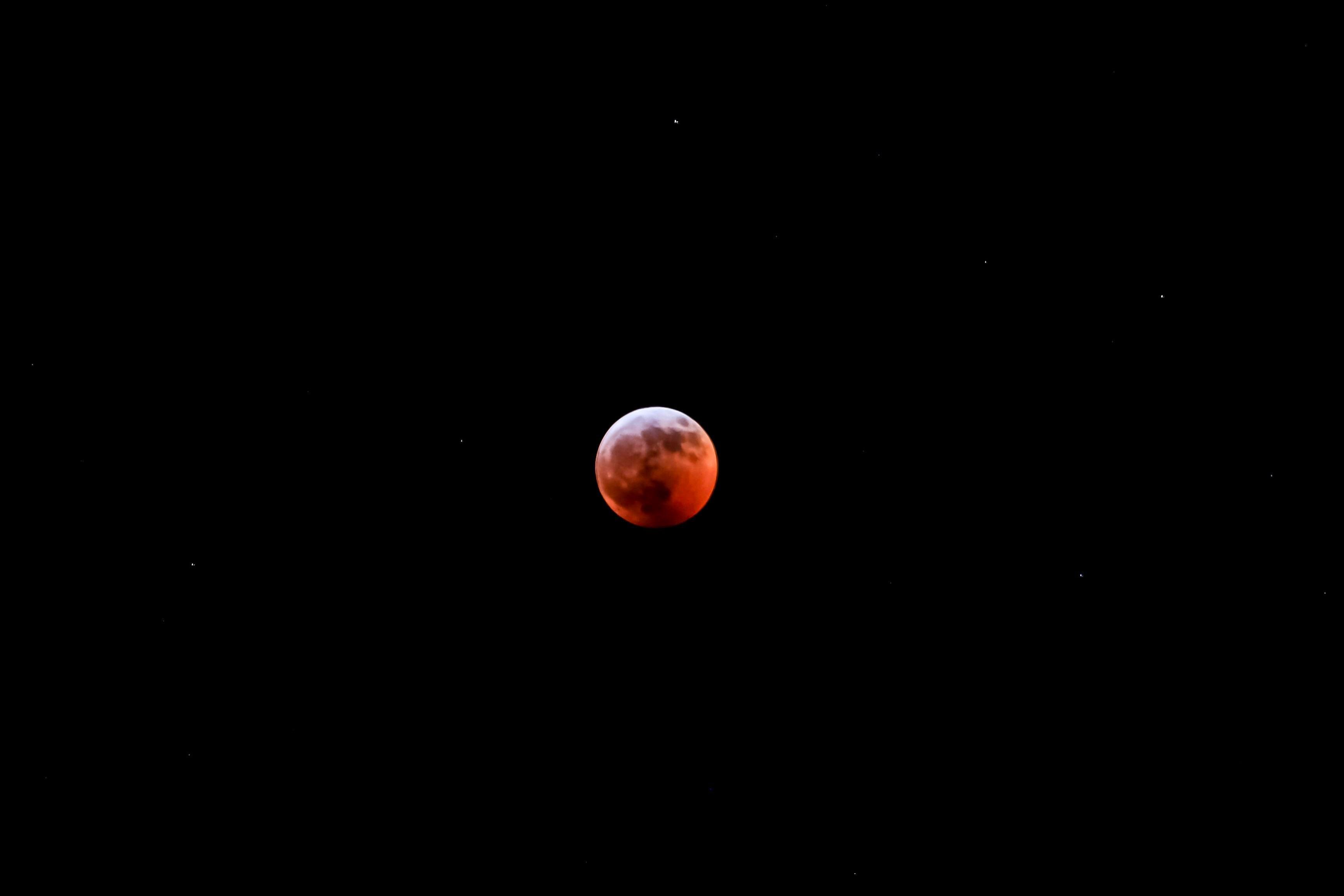 Photographing and watching the Total Lunar Eclipse
