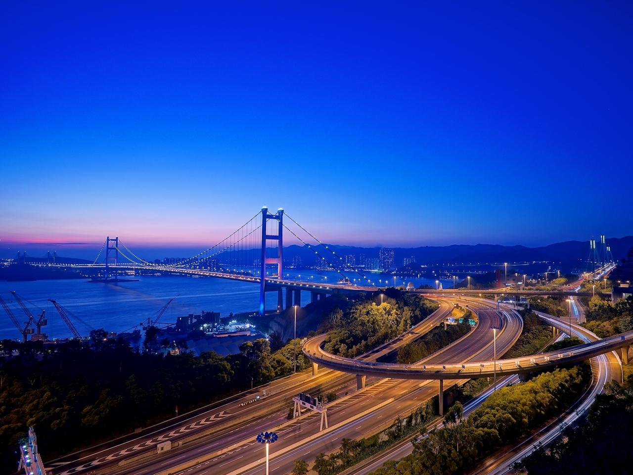 Download wallpaper 1280x960 road, bridge, coast, night city