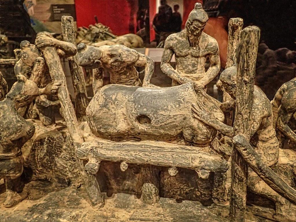 Model of workers creating figures for the tomb of Emperor