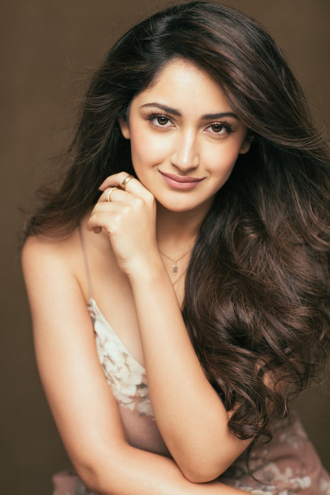 Actress Sayesha Saigal Glamorous Wallpaper Actresses Wallpaper Gallery