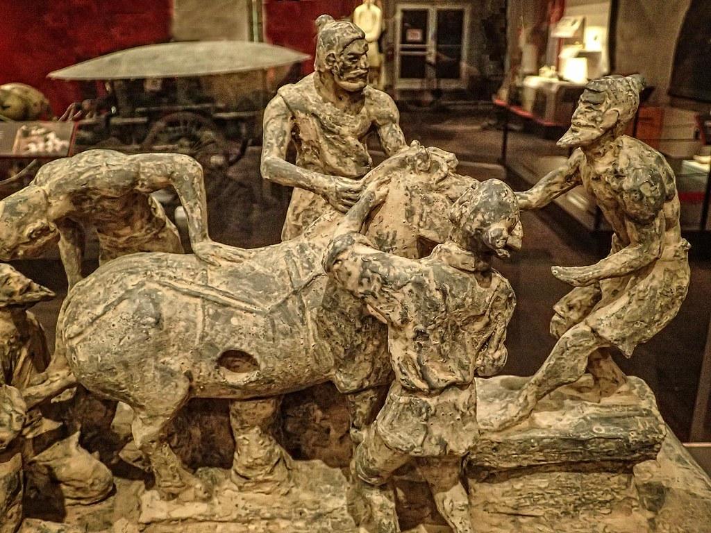Model depicting workers assembling a terracotta horse