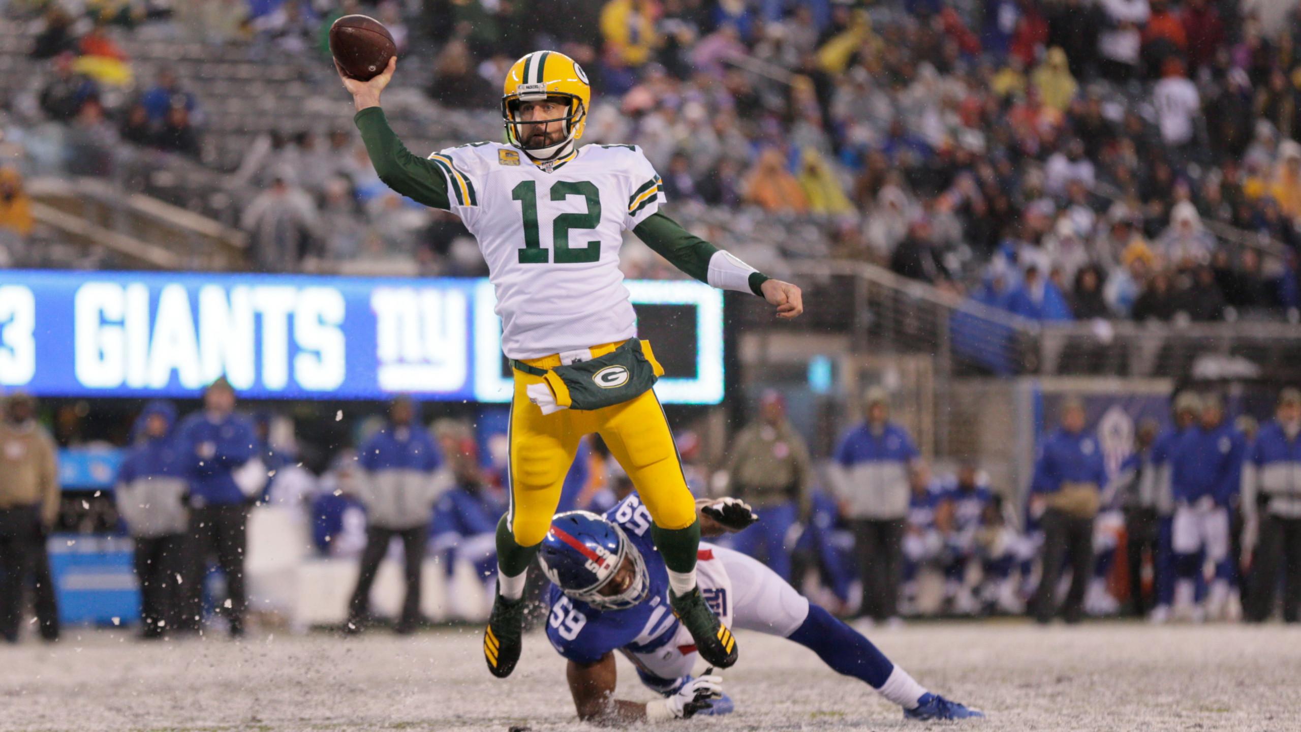 Rodgers Throws 4 TDs, Packers Beat Skidding Giants 31 13