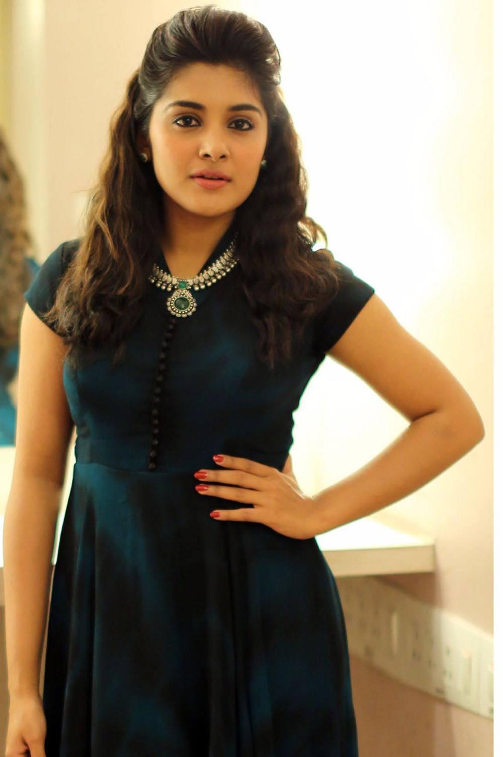 Nivetha Thomas Wallpaper for Android