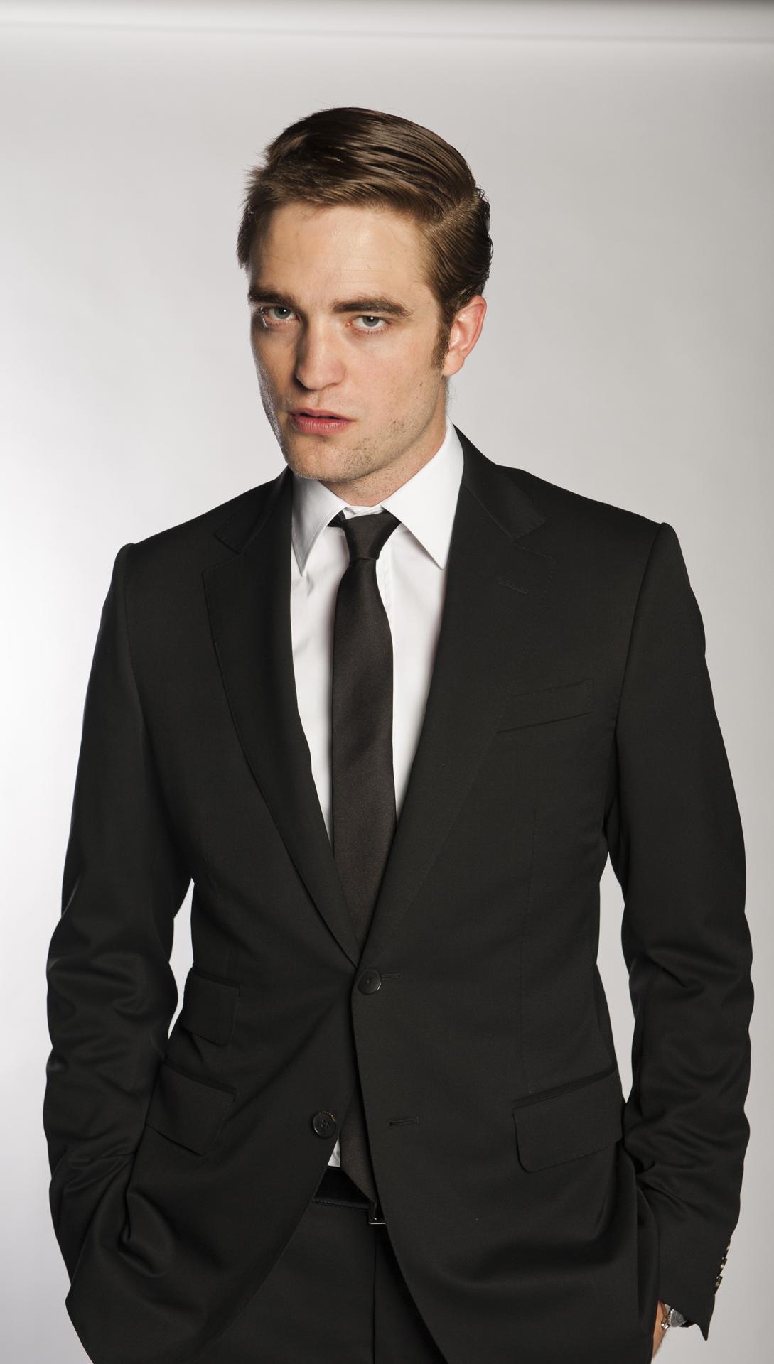 Robert Pattinson suit htc one wallpaper