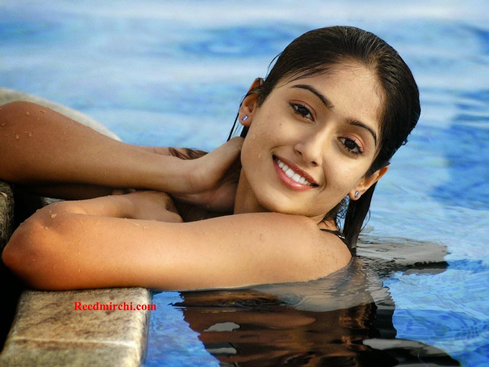 Actress Ileana D'Cruz Free HD Photo & Wallpaper Download