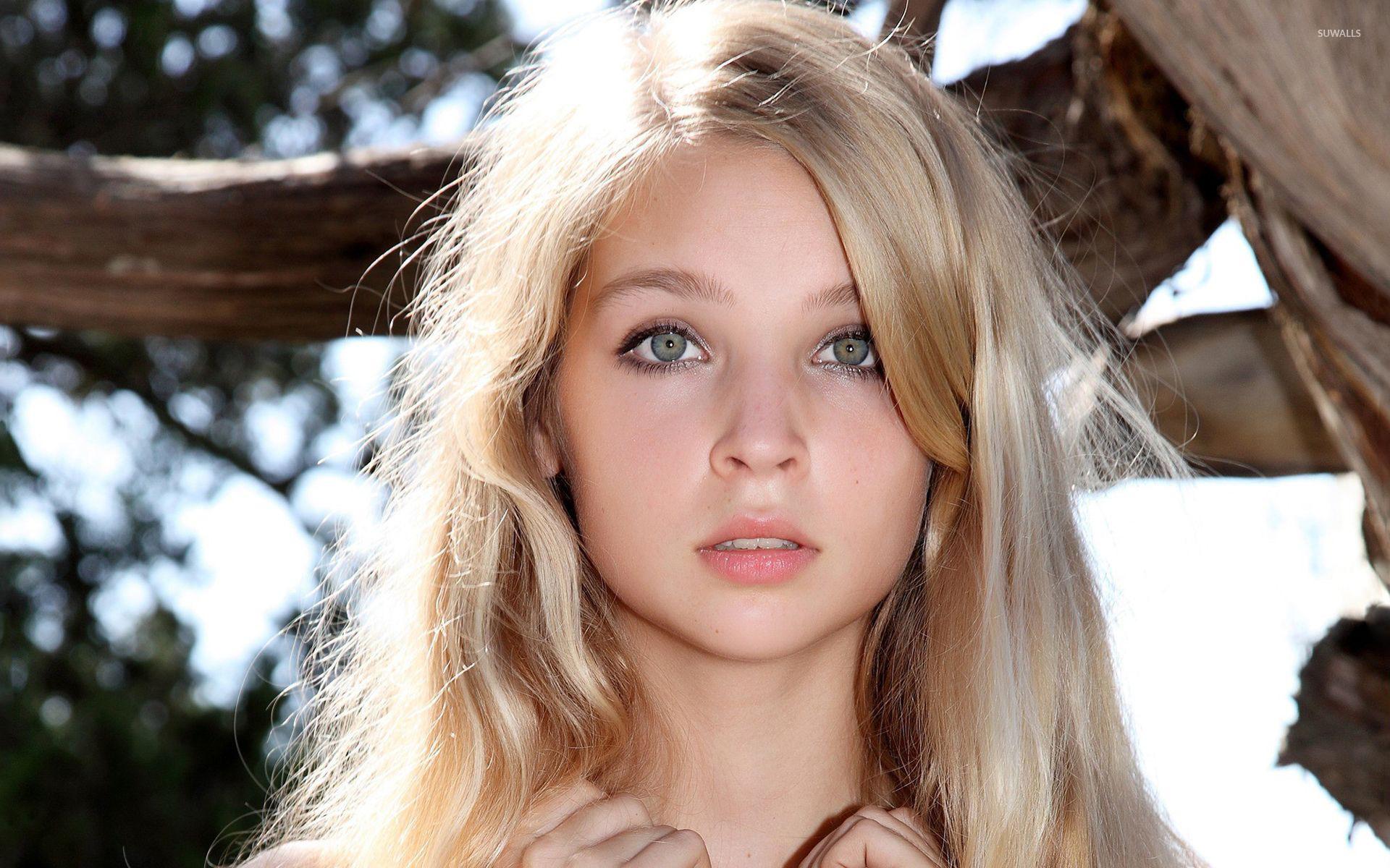 Blond Hair Teen Girl with Brown Eyes - wide 5