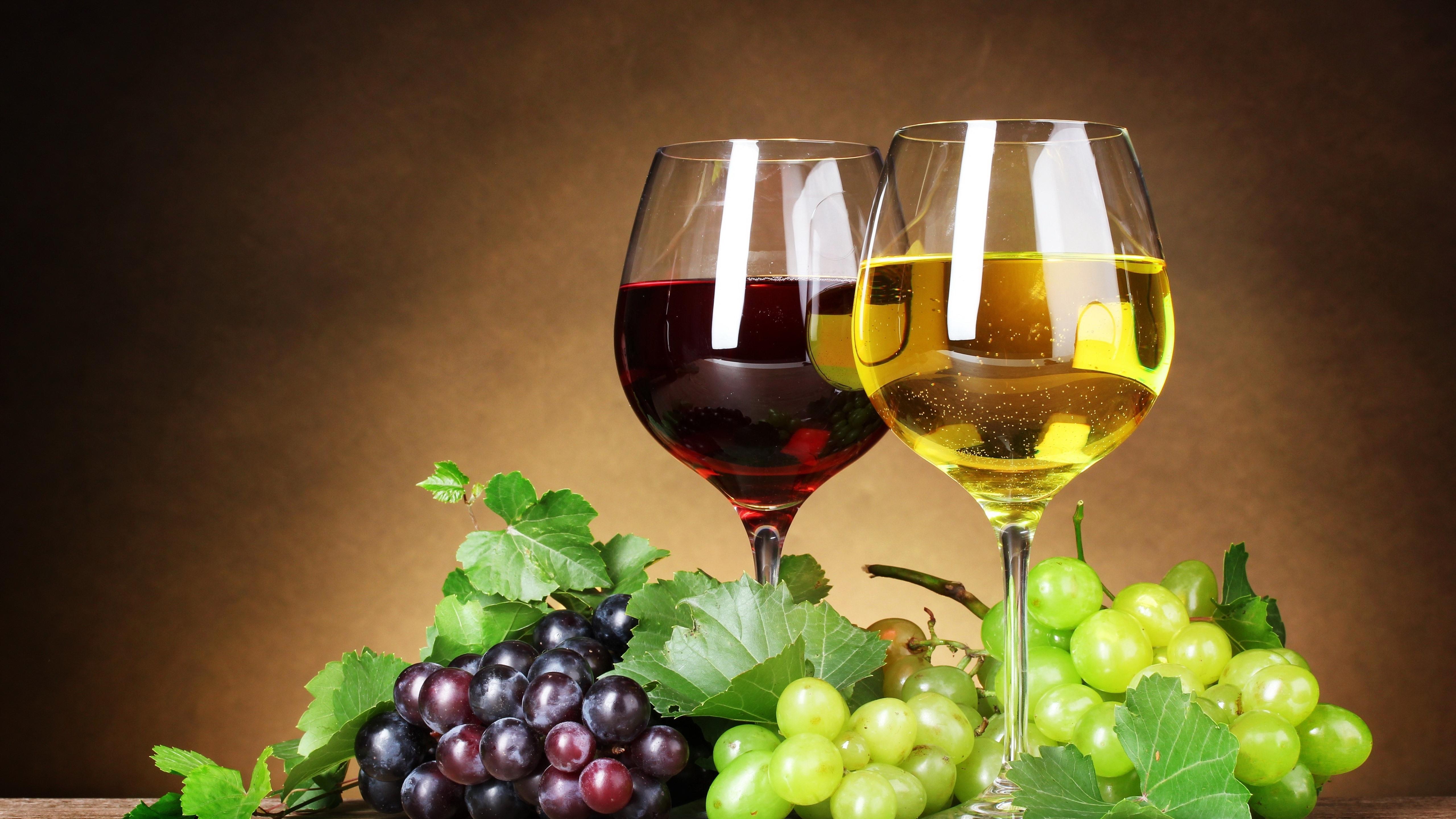 Wallpaper Grapes, red and white wine, glass cups 5120x2880 UHD 5K