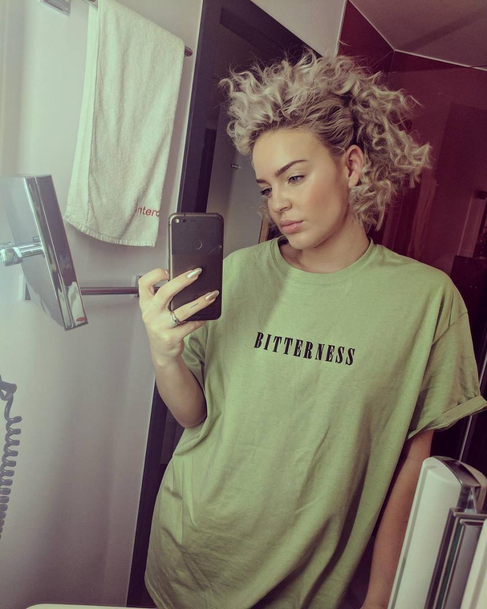 Anne Marie Wallpaper