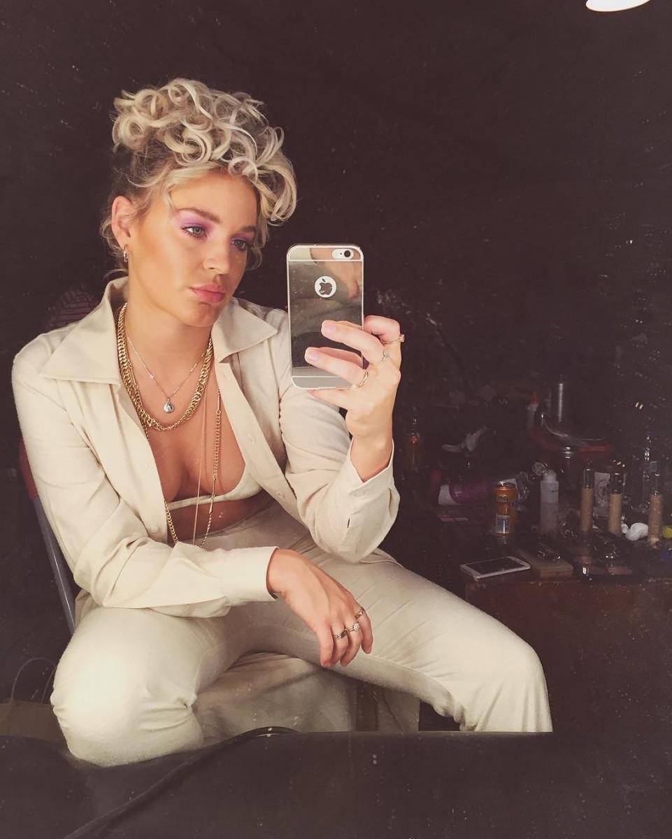 Anne Marie Wallpaper