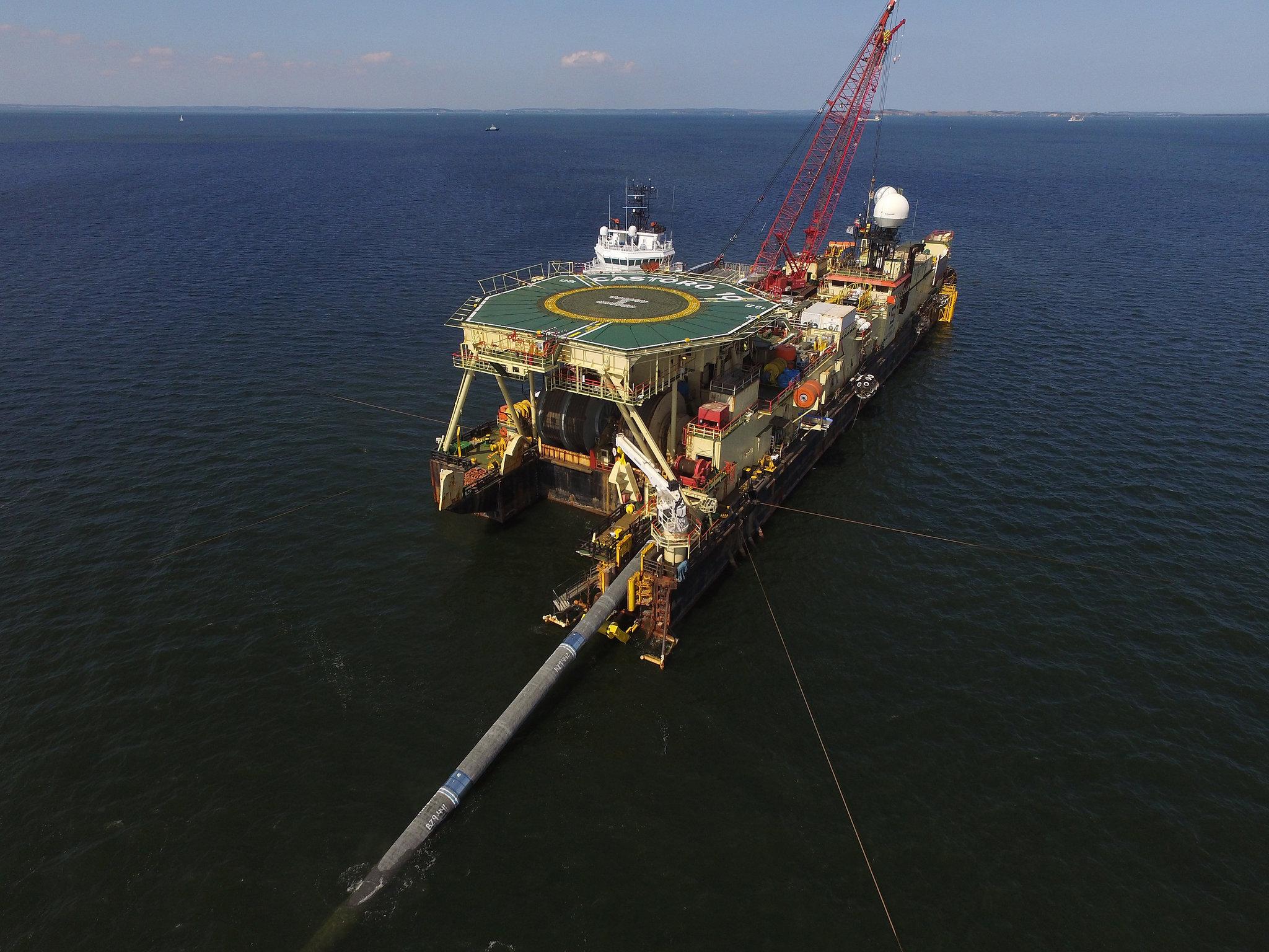 Pipelines From Russia Cross Political Lines