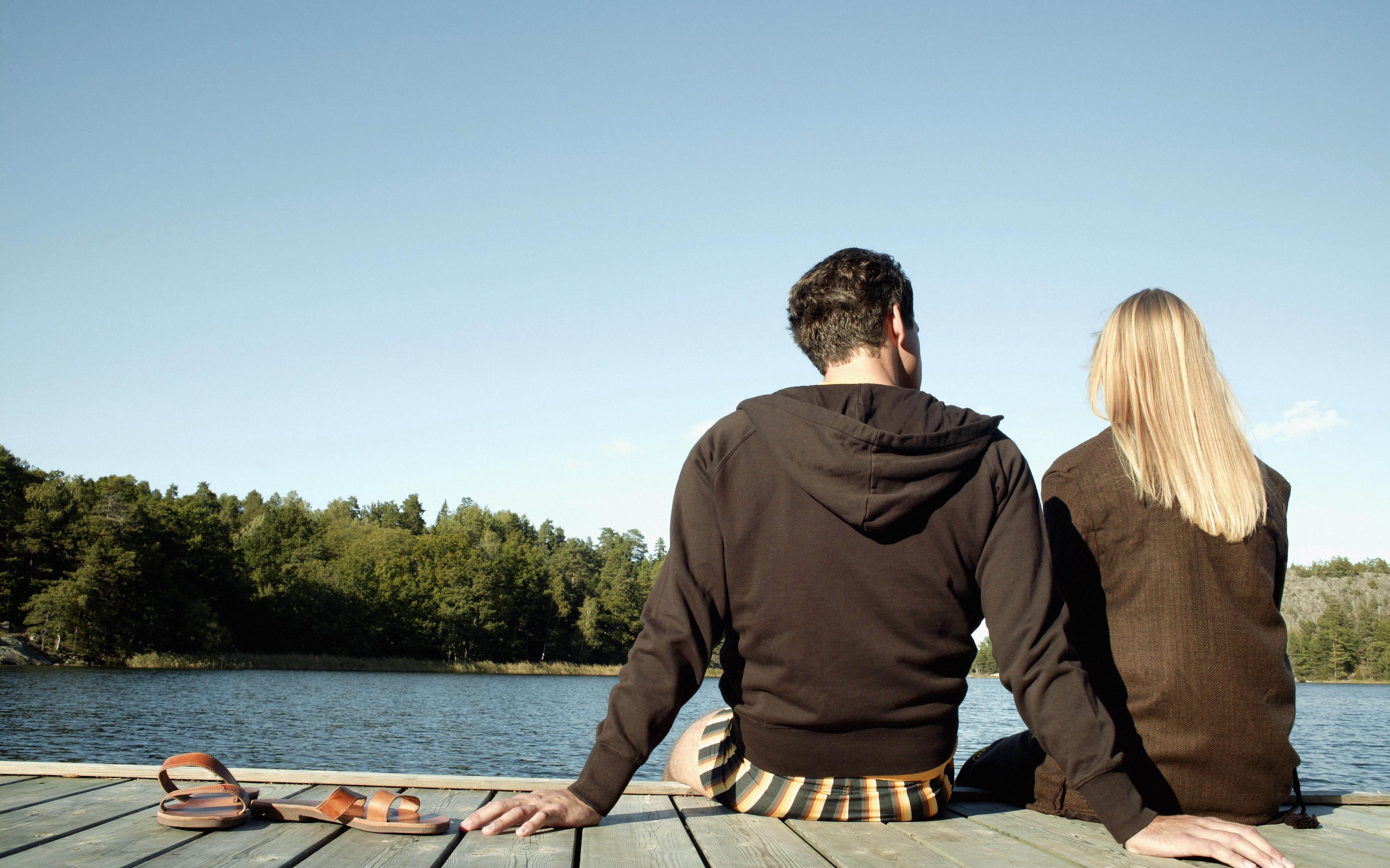 Download wallpaper 3840x2400 boy, girl, bridge, river, love 4k