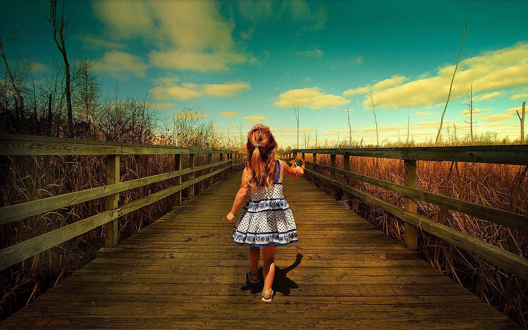 A girl goes on a wooden bridge Desktop wallpaper 1680x1050