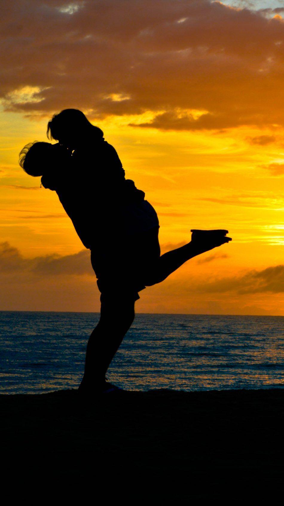 Couple Romantic Kiss Sea Sunset Silhouette 4K Ultra HD Mobile Wallpaper. Sunset silhouette, Love wallpaper romantic, Couple wallpaper