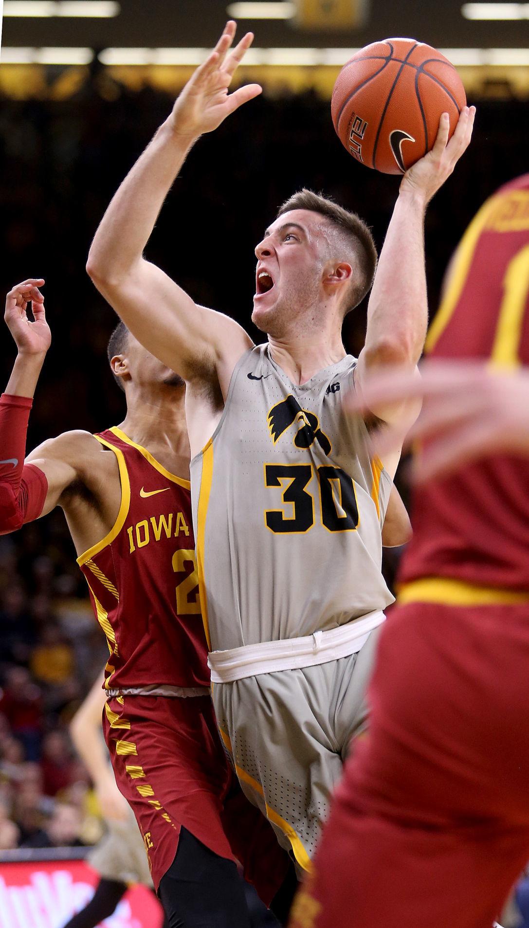 Moss, Offense Come To Life In Hawkeyes' 98 84 Win Over Cyclones