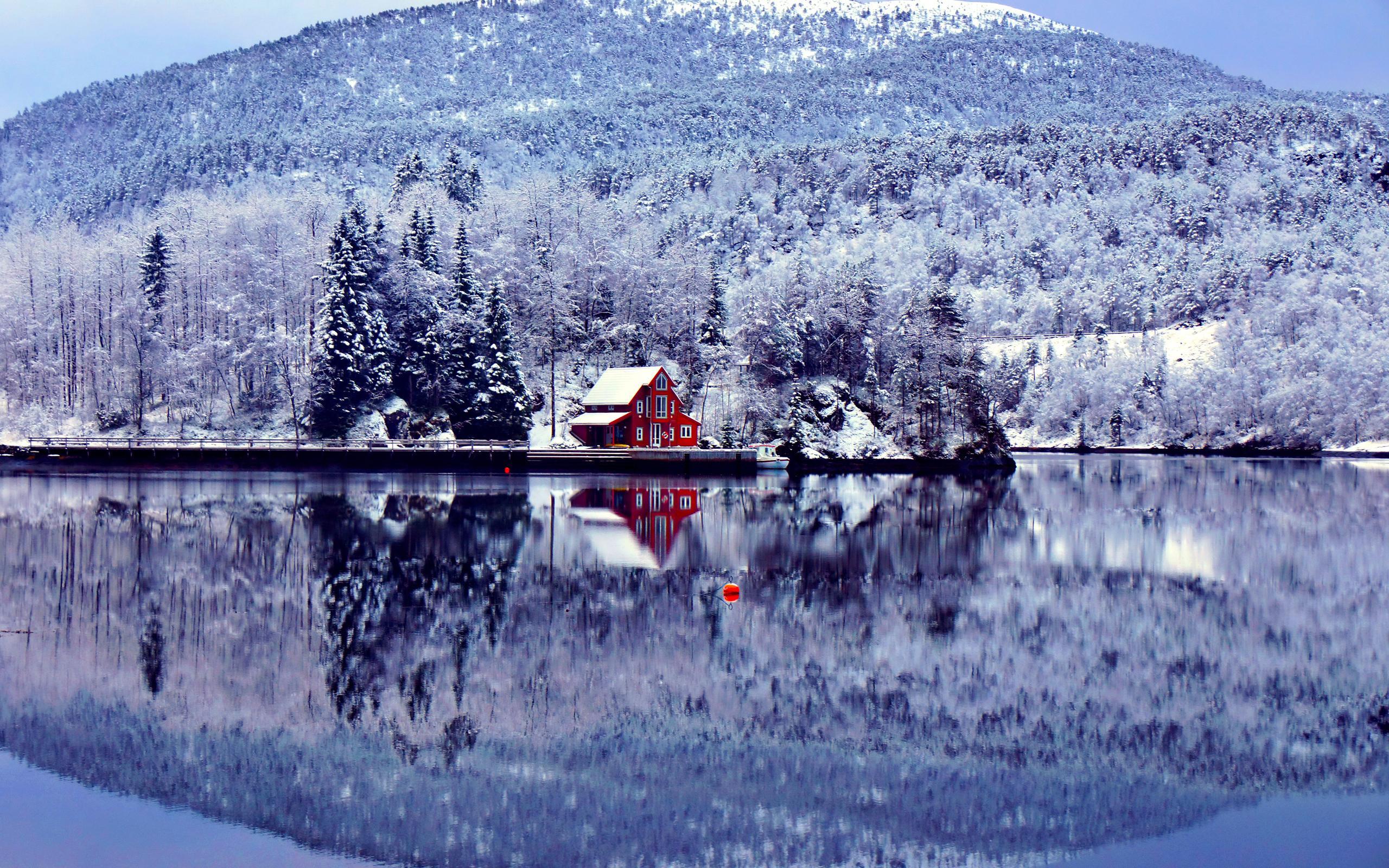 House, forest and mountain reflect in the lake in winter Desktop