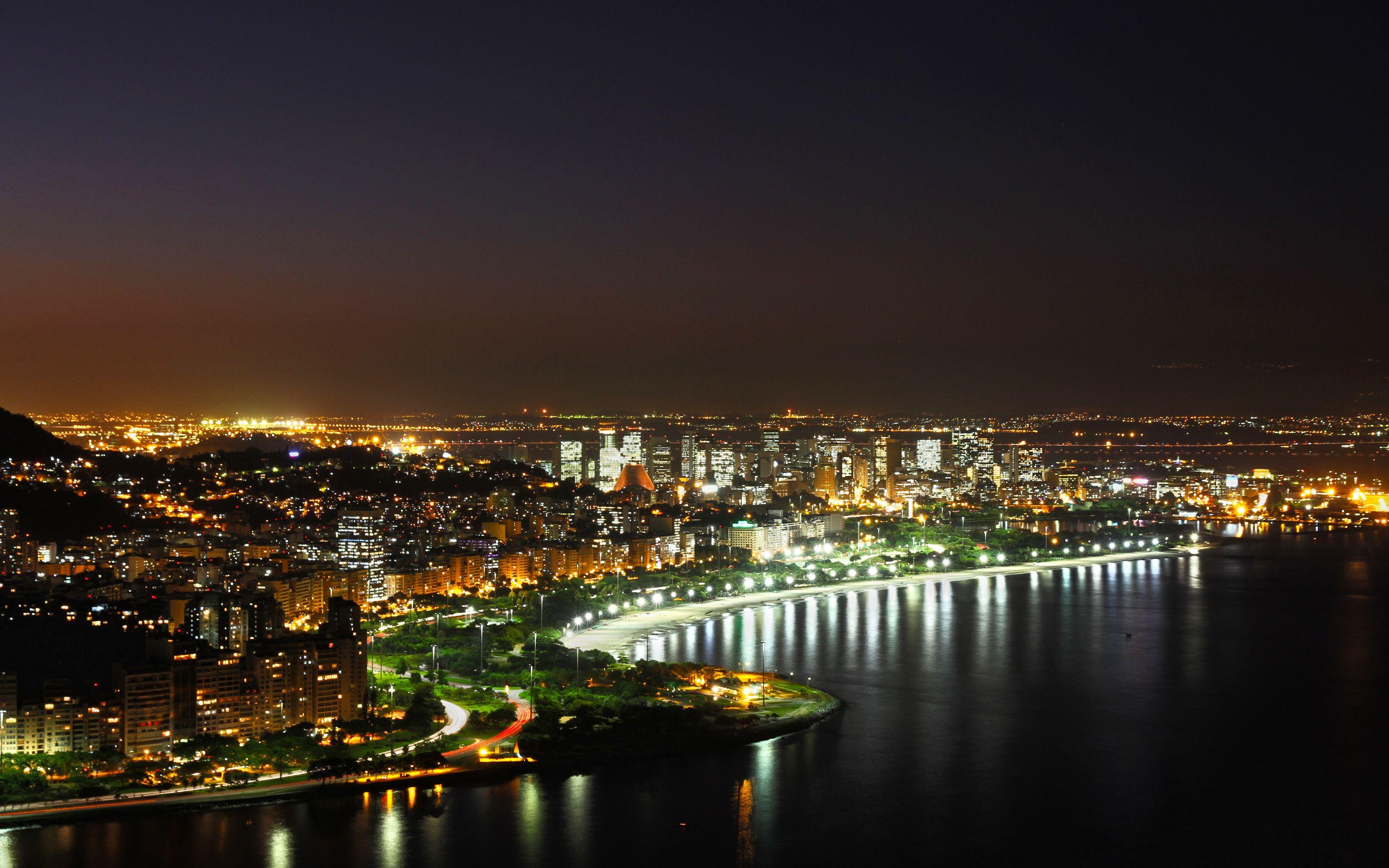 Exciting view of Rio de Janeiro at night wallpaper. Macbook air