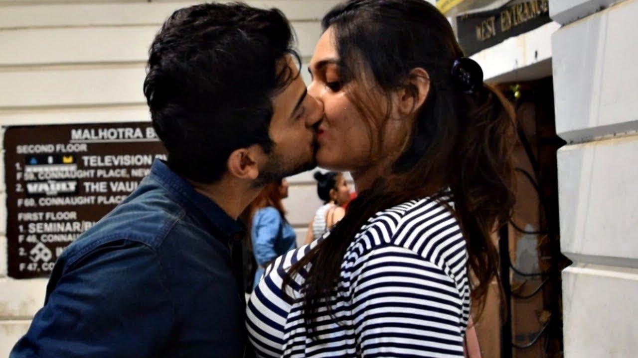 GF BF kissing.. Whatsapp Love Status video