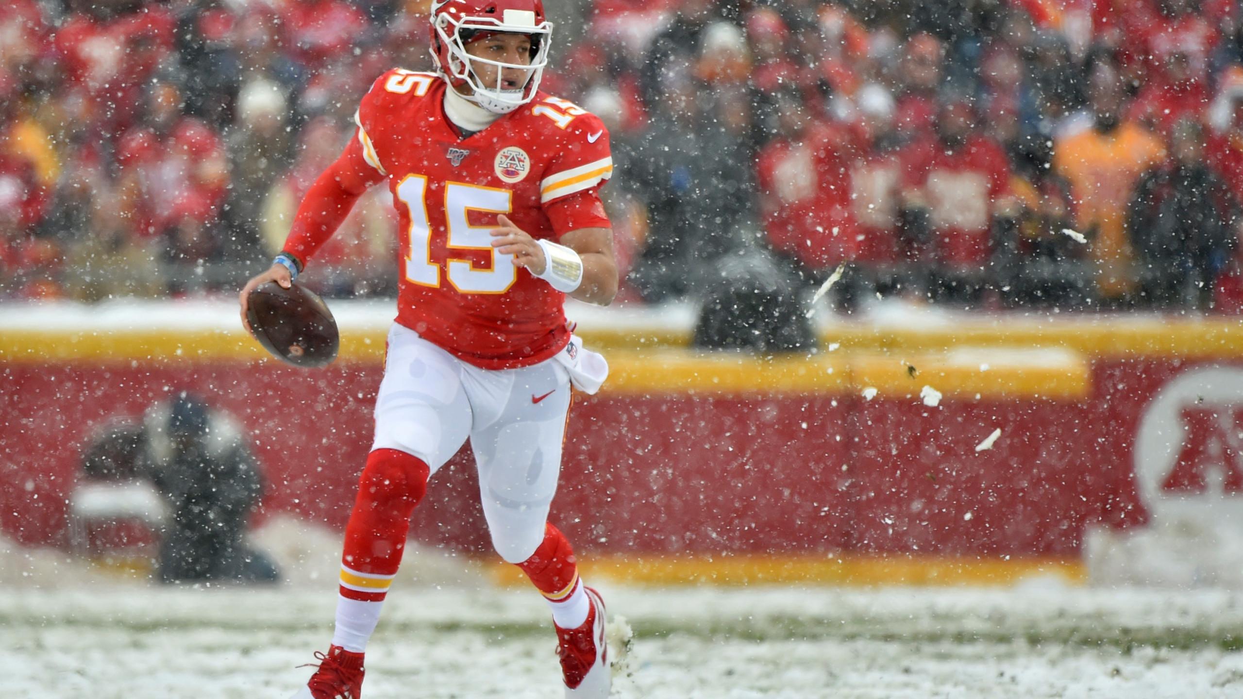 Chiefs Roll To 23 3 Victory Over Broncos At Snowy Arrowhead
