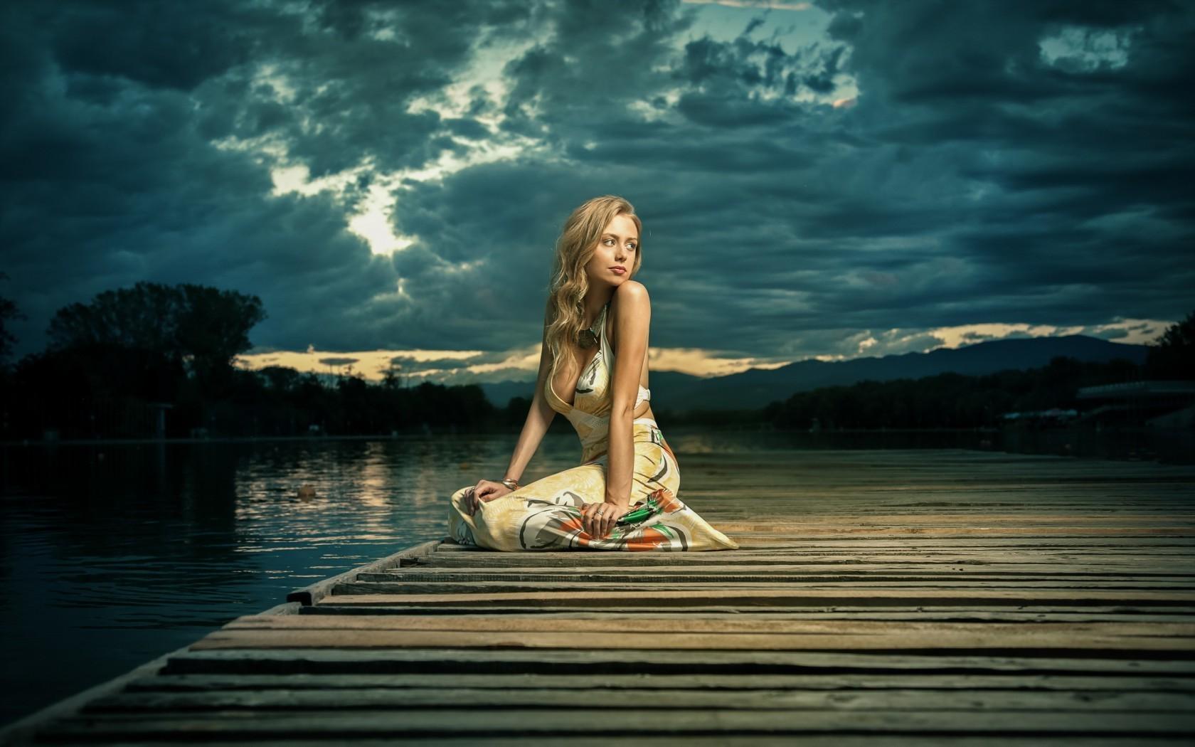 Girl Alone Sitting Near Lake 1600x900 Resolution HD 4k