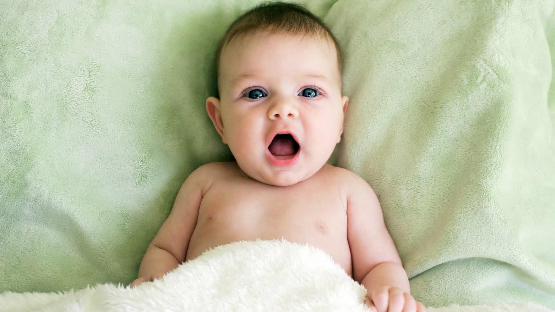 Smiling Cute Babies Wallpaper