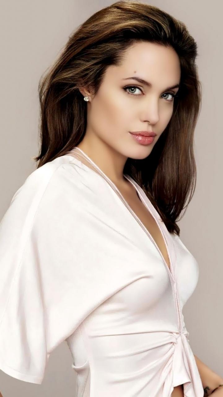 Celebrity Angelina Jolie (720x1280) Wallpaper