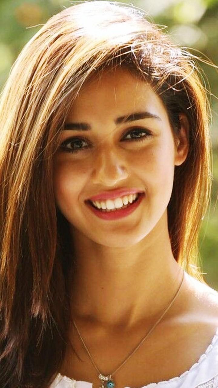 Disha Patani Smile Wallpaper 03075